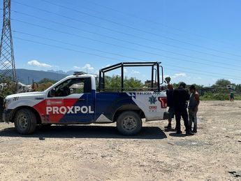 La policía de Escobedo realizando las detenciones. | Cortesía