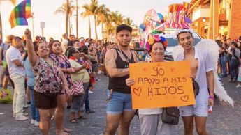 La lucha contra la homofobia sigue vigente por grupos de la comunidad LGBT, Puerto Vallarta se une con una marcha. |Fb: Vallarta Pride