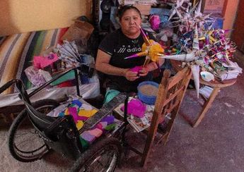 Margarita hace piñatas con las que busca recaudar fondos para una cirugía / Melanie Torres