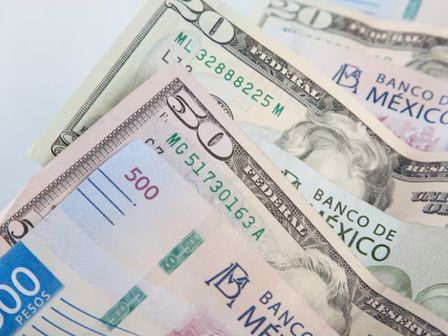 Los bancos mexicanos operan de lunes a viernes | Freepik