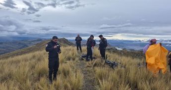 Ambos turistas se encontraban en la cima de la montaña para hacer un descenso en bicicleta | AP