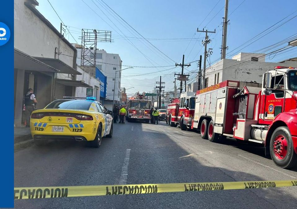 Incendio en zona de locales provoca movilización en el Centro de Monterrey. | Pedro Delgado