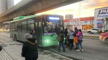 Los usuarios del transporte público piden a las autoridades atender el problema de movilidad. | Erik Rocha