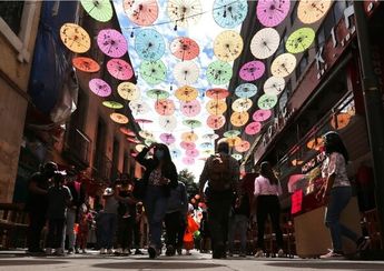 La calle comercial del Barrio Chino en la que se encuentran restaurantes y tiendas de accesorios chinos. | Octavio Hoyos