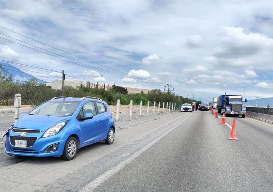 La tragedia ocurrió al mediodía del sábado rumbo a Santa Catarina, dejando a un automovilista sin vida.| Especial