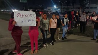 Los afectados permanecieron bloqueando avenida Las Torres por varias horas. | Israel Santacruz