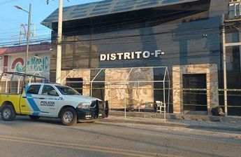 Una patrulla de la Policía de Monterrey cuida el lugar de los hechos. | Erik Solheim Rocha