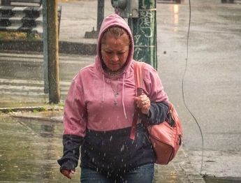 La lluvia y el viento pueden hacer que el frío se sienta más intenso. | Kevin Carranza