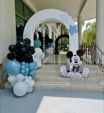 La fiesta de Luka fue con temática de Mickey Mouse. | Instagram @nazormaya