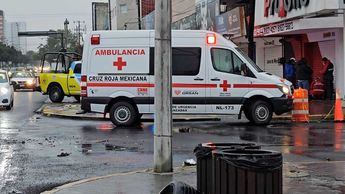 Los cuerpos de emergencia arribaron al sitio para atender al conductor lesionado. | Fabricio Gallegos