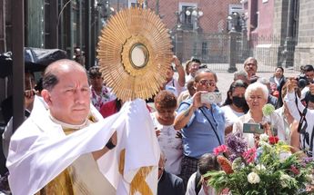 En el Día de Corpus Christi se realiza una procesión con el Santísimo Sacramento | Agencia Es Imagen
