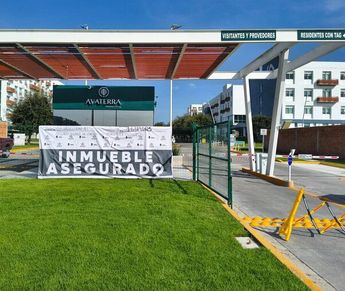 Algunos complejos ya muestran un letrero que indica que han sido asegurados. | Fiscalía del Estado de Jalisco.