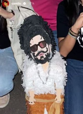 Camilo presume piñata que hicieron con su imagen; ¡como la de Peso Pluma! / Cortesía