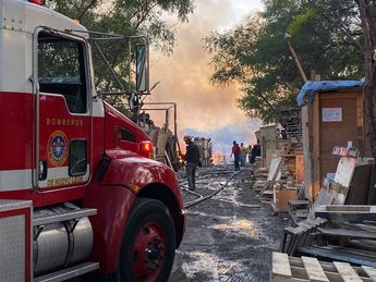 Incendio de tarimera en Apodaca / Edgar Plata
