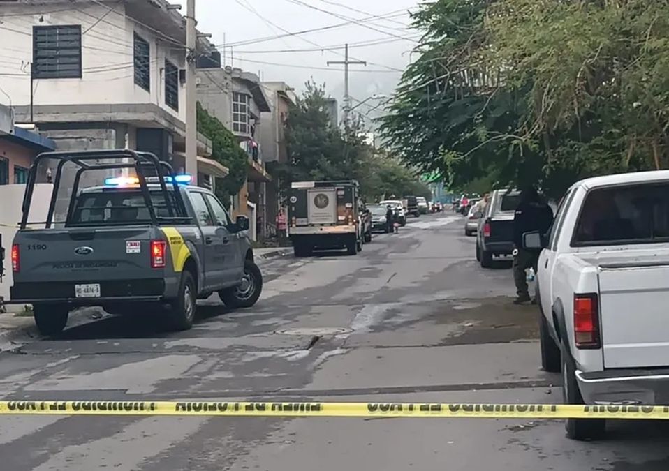 Hallan muerta a pareja dentro de una casa en Santa Catarina