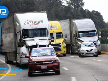 Vehículos varados en la autopista México-Puebla por un accidente en el tramo de Río Frío en el Edomex | Andrés Lobato