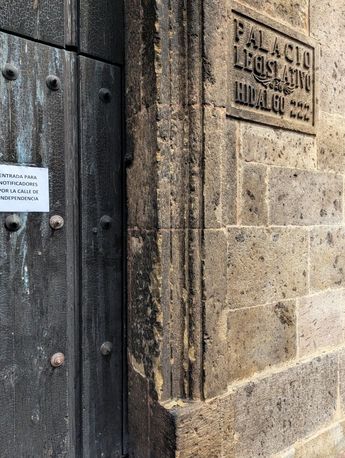 El Palacio de Gobierno, el Congreso del Estado y la Catedral Basílica de la Asunción de María en Guadalajara resultaron dañados tras marcha. | INAH