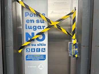 Elevador sin servicio en Mi Macro Periférico / Roberto Hurtado