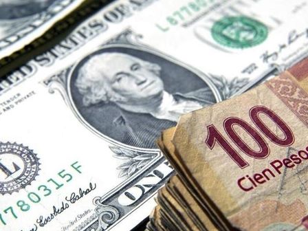 Al inicio del año 2026, el dólar se mantiene por debajo de los 17.90 pesos mexicanos | Freepik