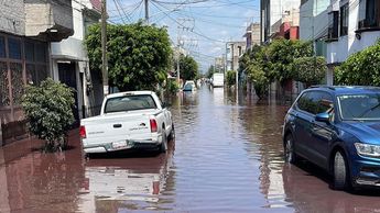 La fuerte lluvia provocó inundaciones en diferentes colonias de Nezahualcóyotl | Ricardo Solaback
