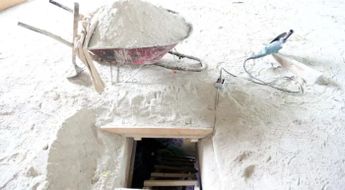 Acceso por el que ingresó Guzmán Loera a una vivienda en obra negra edificada para el escape. | Cortesía