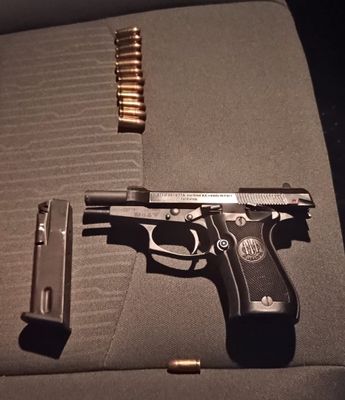 Arma de fuego decomisada al hombre detenido. | Cortesía