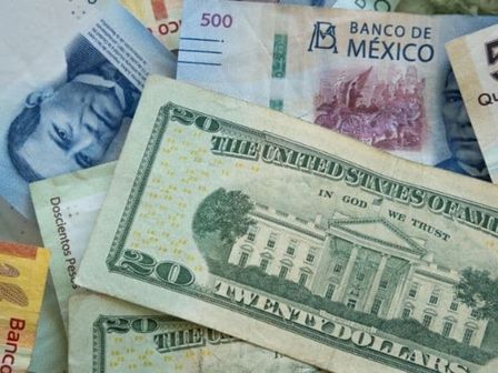El peso ha cotizado en más de 17.25 dólares en la tercera semana de mayo de 2026 | Freepik