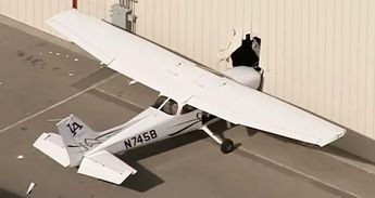 La hélice golpeó un muro cercano dejando a la avioneta completamente inmóvil | LA Flight Academy