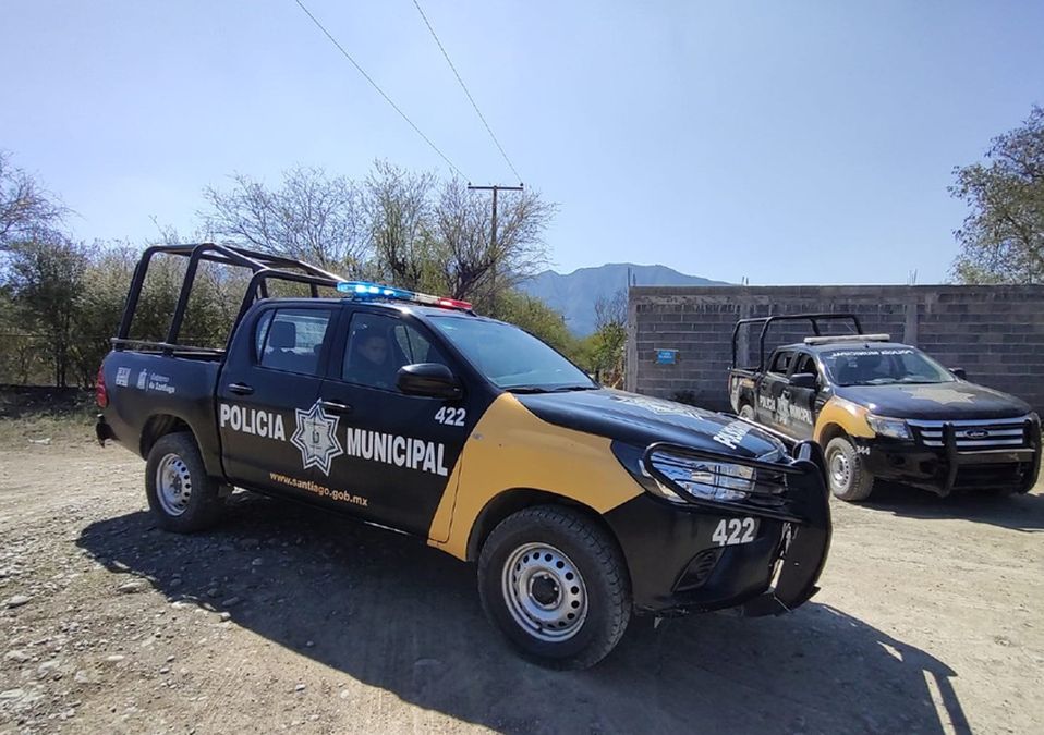Grupo de hombres armados irrumpen en rancho y asesinan a 3 personas en Santiago / Agustín Martínez