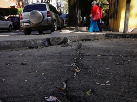 Protección Civil analiza las grietas tras un sismo | Cuartoscuro
