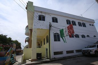 Fachada del Palacio Municipal de San Miguel Totolapan, Guerrero, dónde acribillaron a 20 personas. | Juan Carlos Bautista