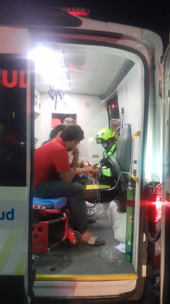 Una familia con síntomas de intoxicación fue atendida por cuerpos de emergencia. | Marcela Cuevas