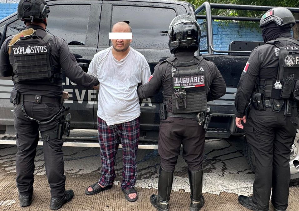 Gerardo 'N' siendo detenido por el Escuadrón Motorizado Jaguares | Secretaría de Seguridad Jalisco
