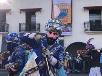 Danzantes Turcos desfilan por carnaval de Huejotzingo / Especial