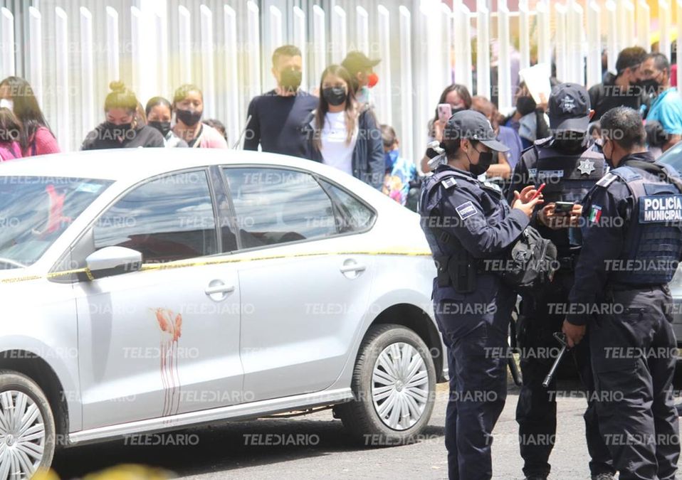Policías Municipales de Puebla resguardan el lugar donde ocurrió la balacera / Melanie Torres
