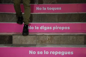 En las estaciones se colocaron señalamientos para fomentar la no violencia a las mujeres. | Jorge López