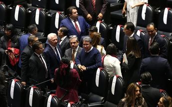 Diputados y senadores llegan al salón del pleno para posesión de Sheinbaum como presidenta | Ariana Pérez
