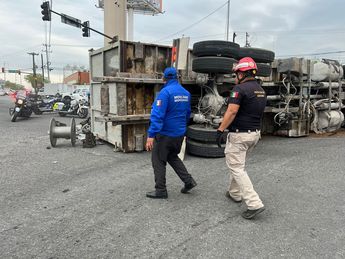 Protección Civil y Tránsito de Monterrey atendieron el percance. | Mayte Villasana