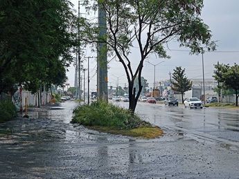 La lluvia afectó la vialidad. | José Luis Marroquín