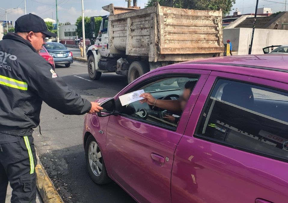 El Hoy No Circula amerita una multa de más de 2 mil pesos por no respetarlo / X @TransitoNeza