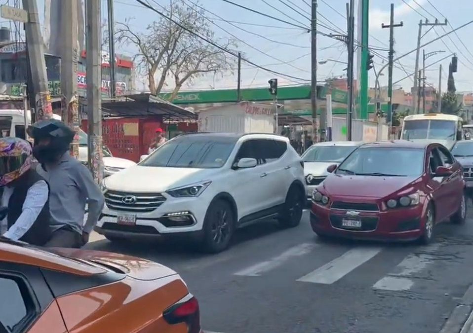 El adulto mayor atropellado en Iztapalapa usó un bastón para poder cruzar la calle | Telediario