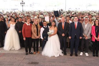 En el evento se presenciaron matrimonios de todo tipo, desde personas adultas mayores hasta jóvenes parejas. | Leonel Rocha