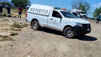 Los tres cuerpos fueron localizados en la carretera y atados