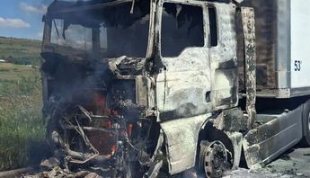 Incendio de un tráiler provocó congestionamiento vehicular en el Macrolibramiento en Tlajomulco.