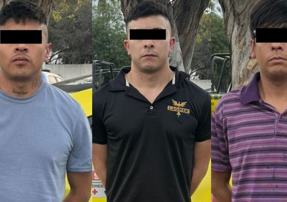 Autoridades de Monterrey interceptaron un vehículo relacionado con asaltos y aseguraron droga tipo cristal a los sospechosos.| Especial