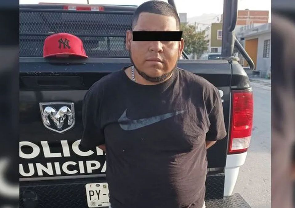 Sorprenden a hombre robando blocks y cableado de casa en García