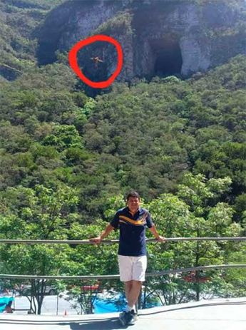 Captan a supuesto hombre pájaro en Monterrey | Especial