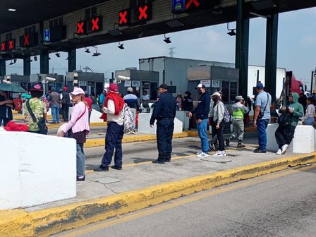 Presencia de manifestantes en la Autopista México-Querétaro | Especial.