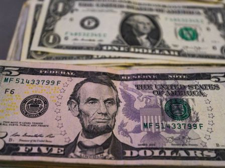 El peso cerró con depreciación frente al dólar | Cuartoscuro