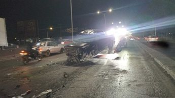 Uno de los vehículos involucrados fue una camioneta tipo Pick-Up Ford F-150 en color negro. | Ángel Mercado